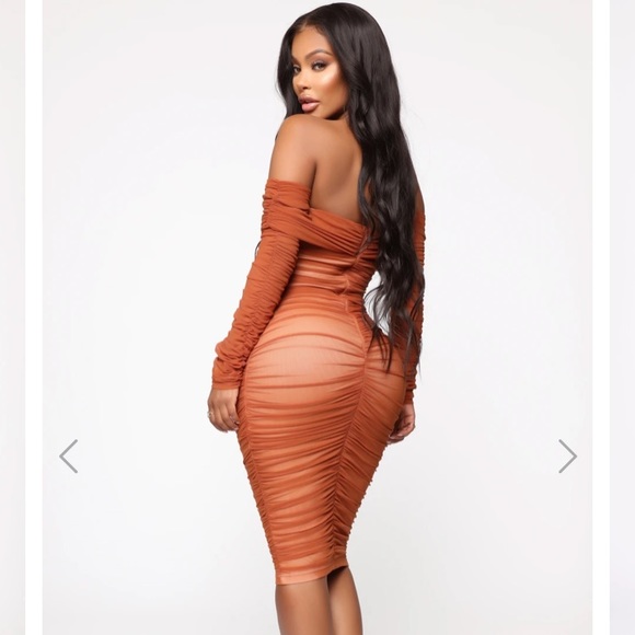 Ready In A Ruched Off Shoulder Midi Dress - Picture 4 of 10